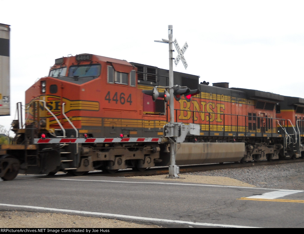 BNSF 4464